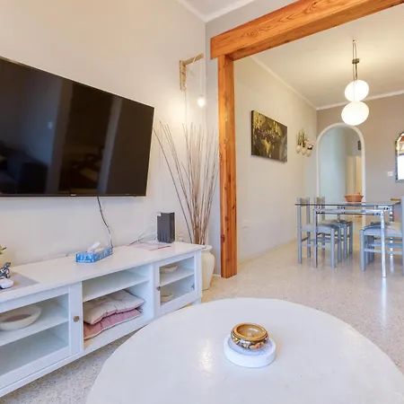 Spb26 - Seafront House In Bugibba * St Paul's Bay